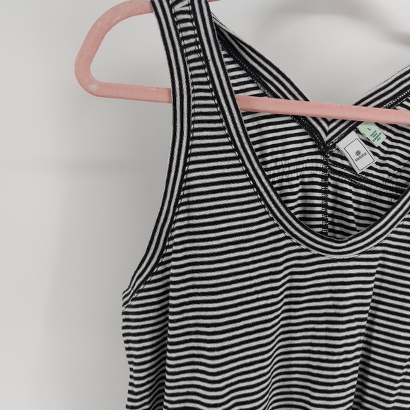 Susina black and white stripe v neck tank top back gathering - Picture 5 of 9